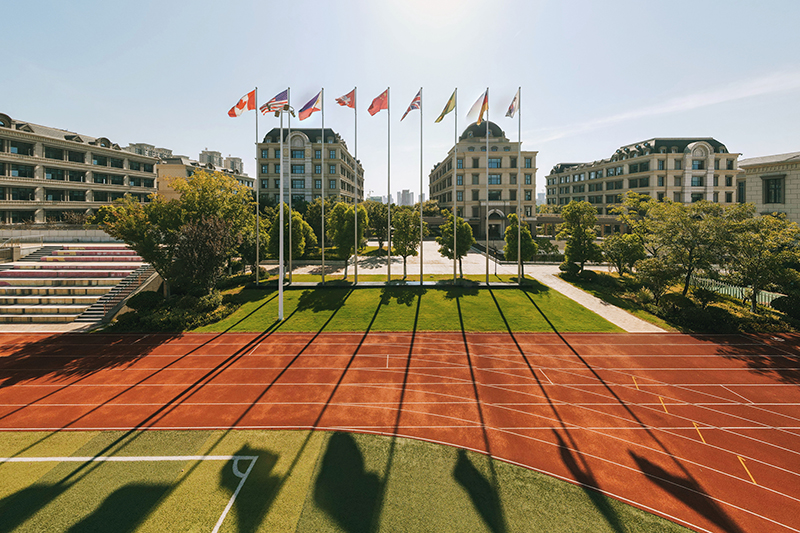 在深秋的新華，遇見一眼心動的“美拉德”校園！
