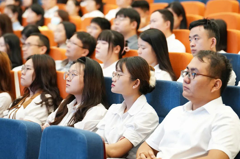 踔厲奮發(fā)，砥礪前行——新華高級中學(xué)2023-2024學(xué)年第二學(xué)期期末全體教職工大會