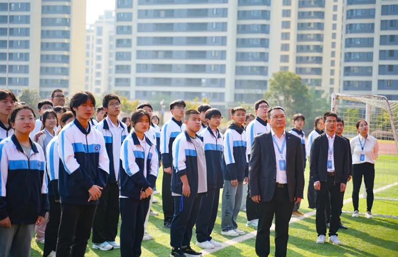 創(chuàng)文明校園，做文明學(xué)生——我校舉行秋季學(xué)期第一周升旗儀式