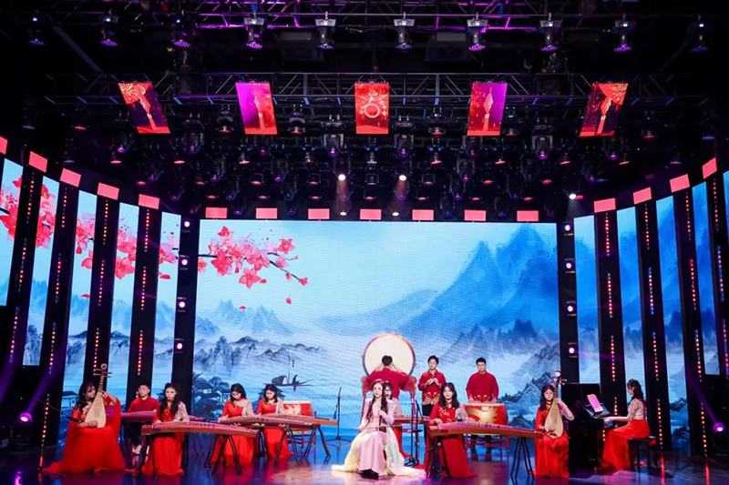 合肥新華公學(xué)民樂(lè)團(tuán)閃耀百花獎(jiǎng)?lì)C獎(jiǎng)典禮，斬獲金獎(jiǎng)載譽(yù)而歸